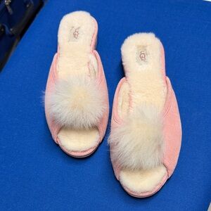 New Never Worn! UGG Women's Soft Pink Slippers with Cream Lining